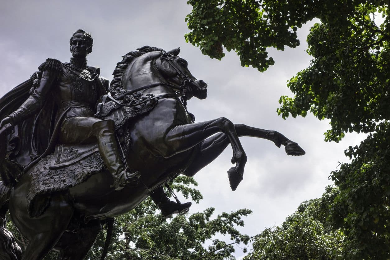 Simón Bolívar Estatua